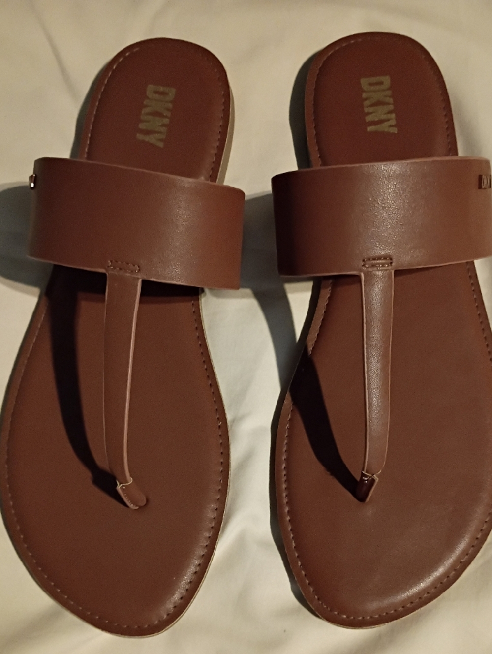 New DKNY Nappapu Shannon Flat Thong Cognac (Brown) Leather Sandals - Women 11